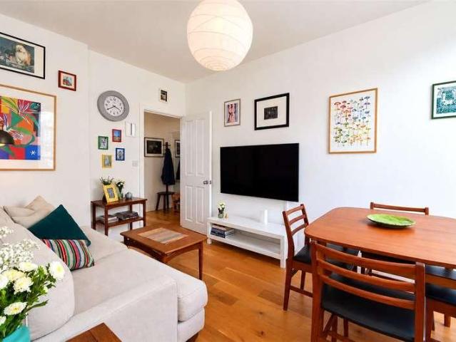 Flat for sale in Denmark Hill, Greater London