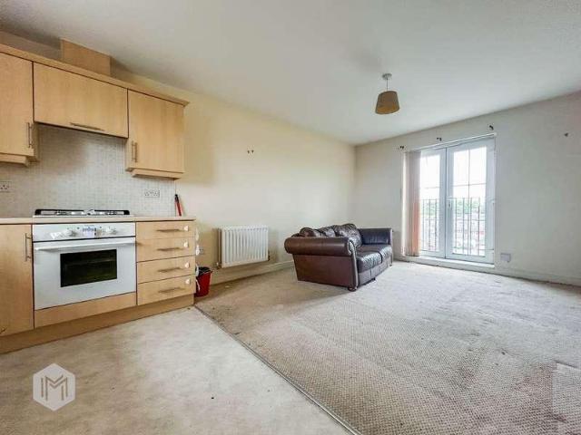 Flat for sale in Bradshaw, Lee Bank