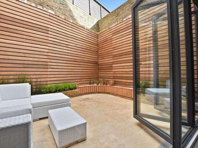 Flat for sale in London Borough of Islington, Greater London
