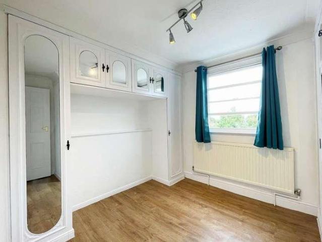 Flat for sale in London Borough of Southwark, Greater London