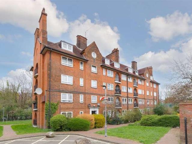 Flat for sale in Gospel Oak, Greater London