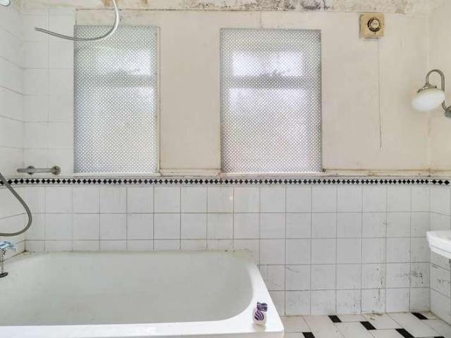 Flat for sale in Shepherd's Bush, Greater London