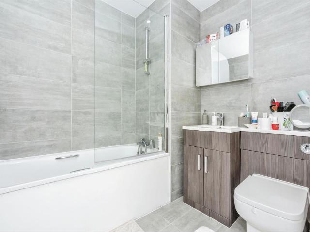Flat for sale in Badgers Dene, Grays