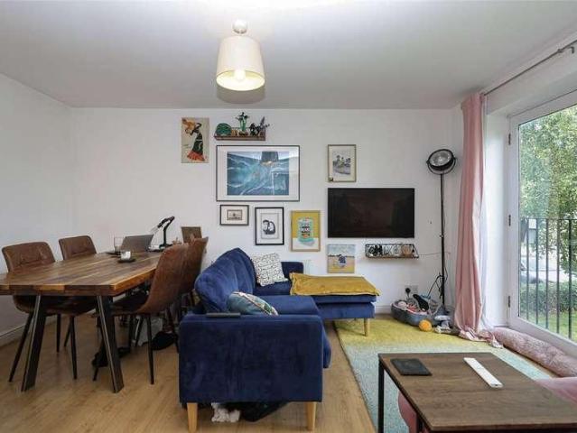 Flat for sale in Charlton Riverside, Greater London