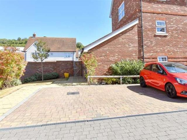 Flat for sale in Bourne Vale, Kent