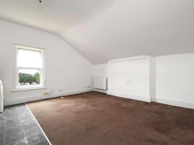 Flat for sale in London Borough of Croydon, Selhurst