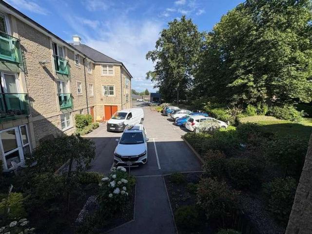 Flat for sale in Wrose, West Yorkshire