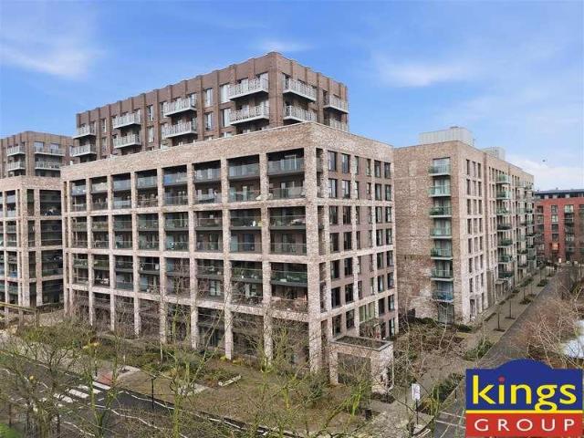 Flat for sale in Upton Park, Greater London