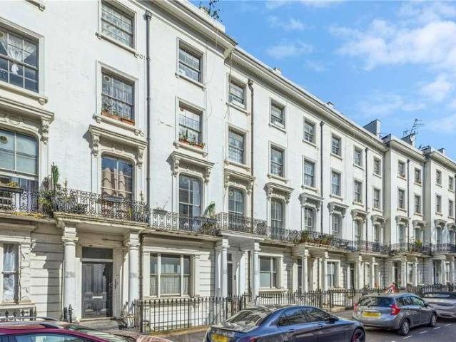 Flat for sale in Bayswater, Greater London
