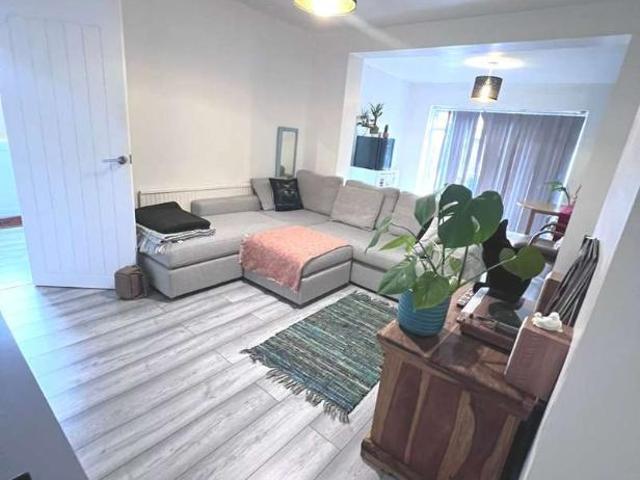 Flat for sale in Slough
