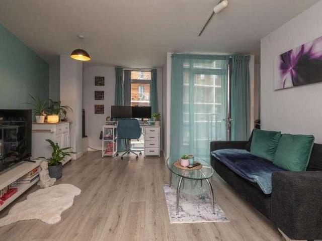 Flat for sale in Holbeck, West Yorkshire