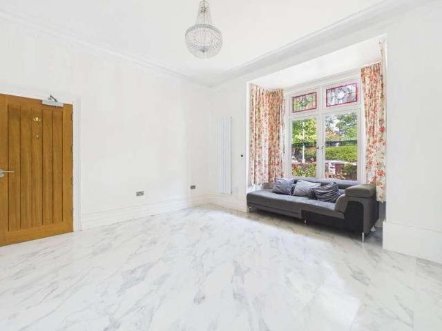 Flat for sale in West Worthing, Worthing