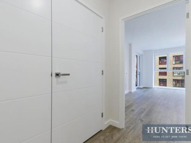 Flat for sale in London Borough of Hounslow, Greater London