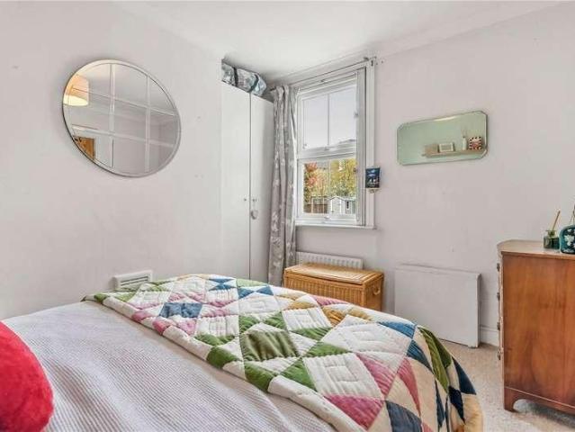 Flat for sale in Balham, Greater London