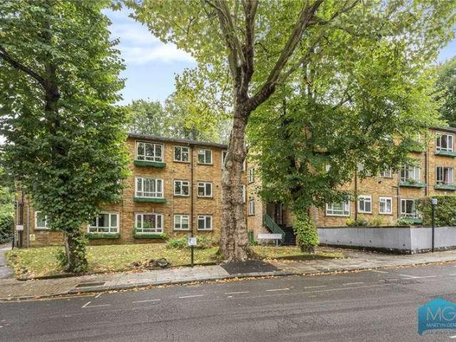 Flat for sale in Crouch End, Greater London