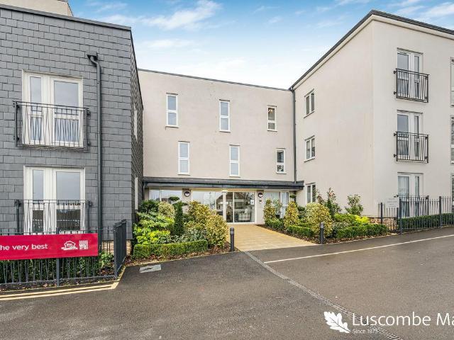 Flat for sale in Strode, Devon