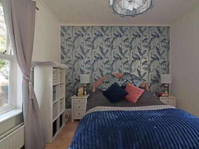 Flat for sale in Red Hill, Surrey