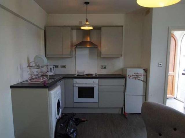 Flat for sale in Richmond Hill, West Yorkshire