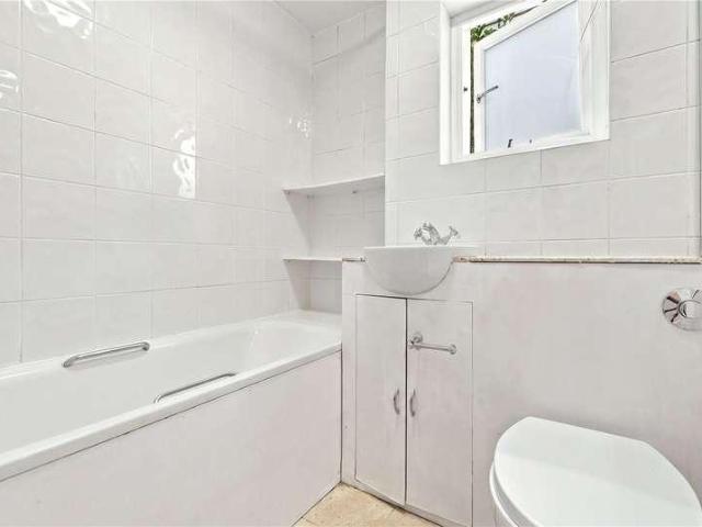 Flat for sale in London Borough of Hackney, Greater London