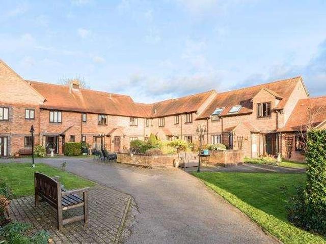 Flat for sale in Berrick Salome, Oxfordshire