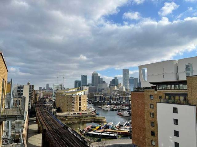 Flat for sale in Locksley Estate, Limehouse