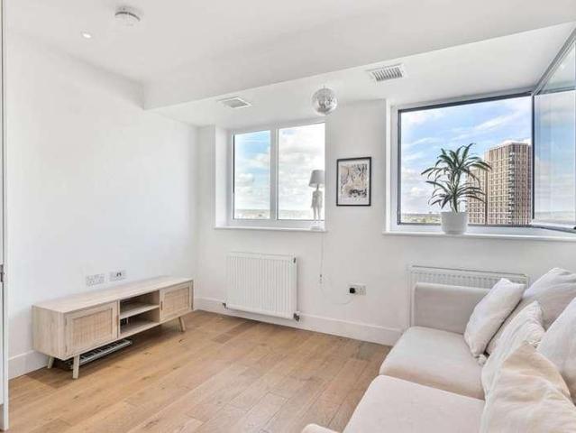 Flat for sale in Croydon, Broad Green