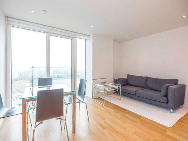 Flat for sale in Woodberry Down, Stamford Hill