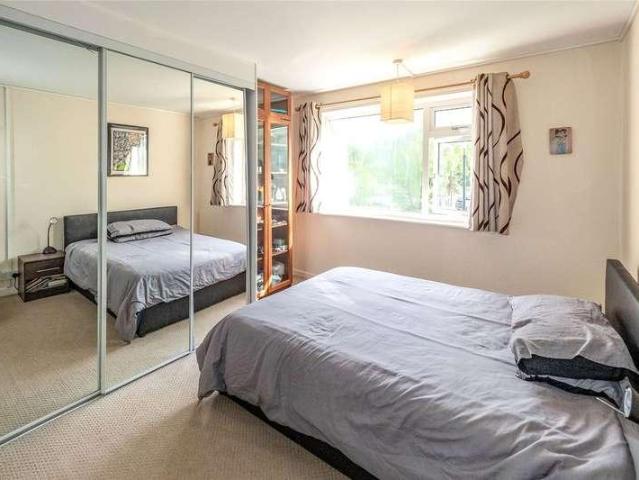 Flat for sale in Cliff Hill, Green Close