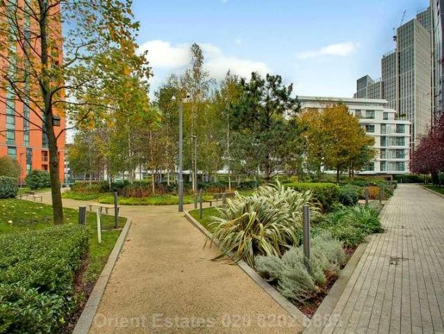 Flat for sale in Nine Elms, Greater London