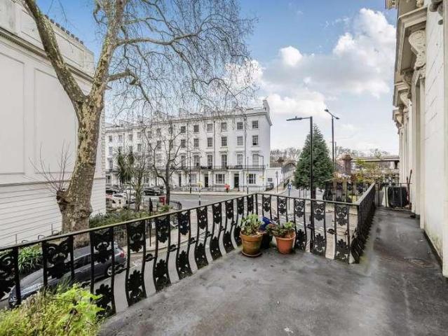 Flat for sale in Bayswater, Greater London