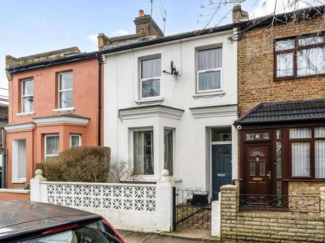 Flat for sale in Forest Gate, Greater London