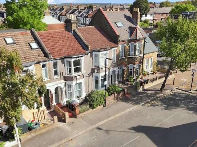 Flat for sale in Greater London
