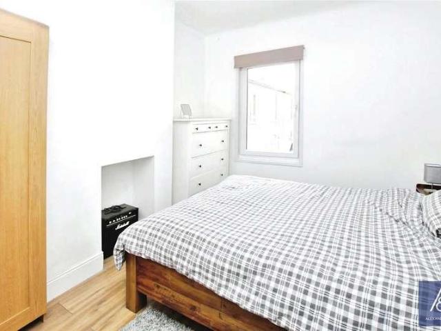 Flat for sale in Brackley, Northamptonshire