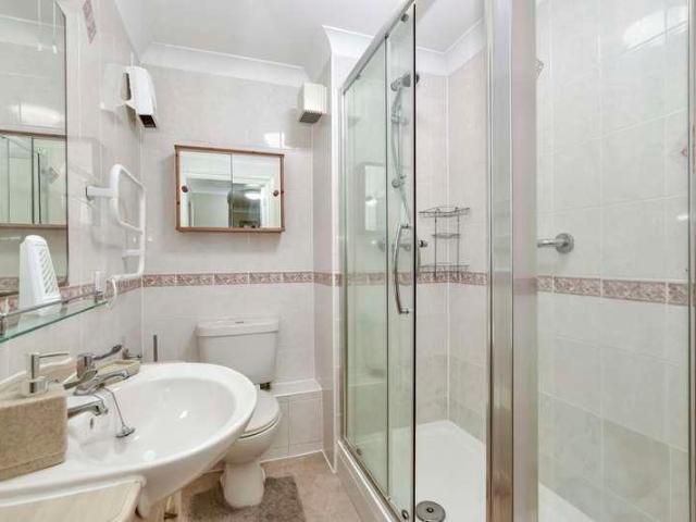 Flat for sale in North Watford, Hertfordshire