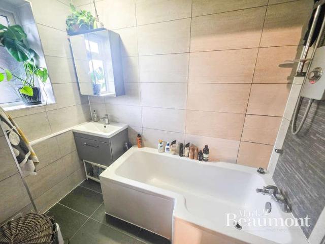 Flat for sale in London Borough of Lewisham, New Cross