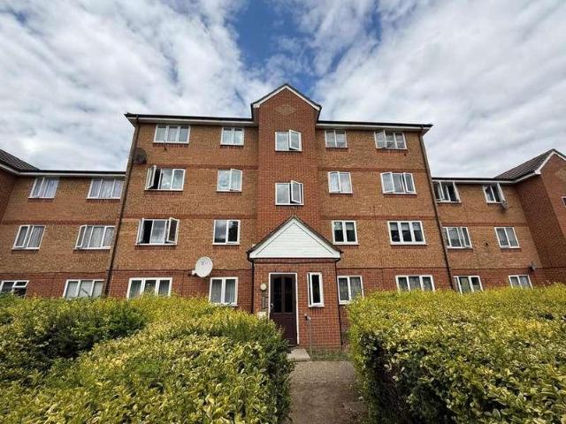 Flat for sale in Chadwell Heath, Greater London