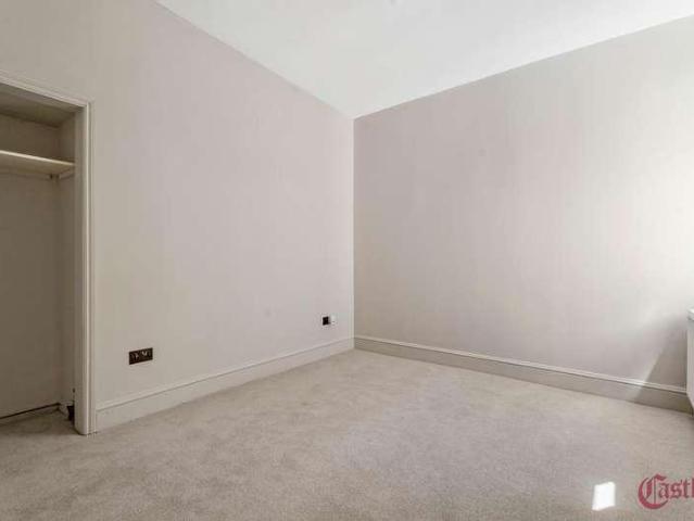 Flat for sale in London Borough of Islington, Greater London