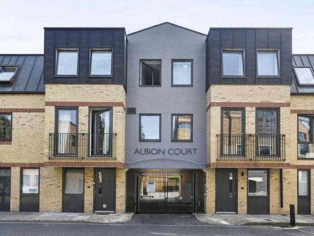 Flat for sale in London Borough of Hammersmith and Fulham, Greater London