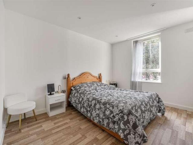 Flat for sale in Dee Park, Reading