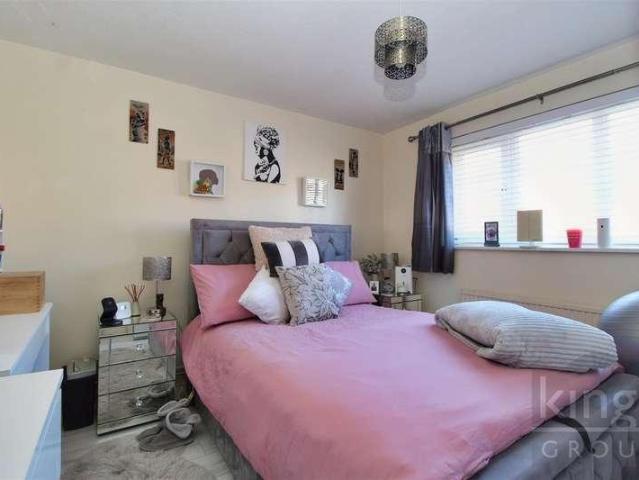 Flat for sale in Broxbourne, Hertfordshire