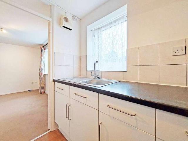 Flat for sale in London Borough of Ealing, Greater London