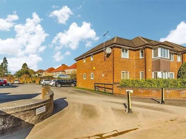 Flat for sale in Denham, Gerrards Cross and Chalfonts Community Board, Tatling End
