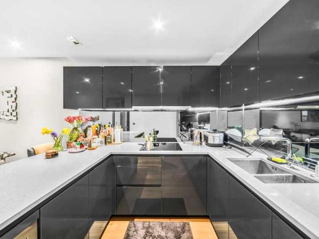 Flat for sale in Hammersmith, Greater London