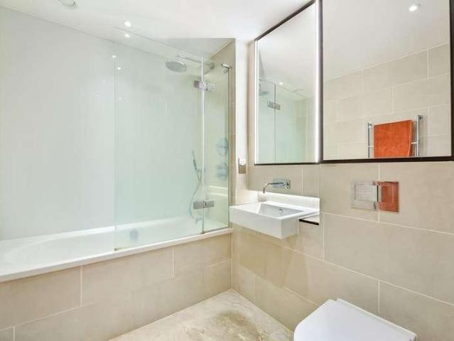 Flat for sale in Wandsworth, Greater London