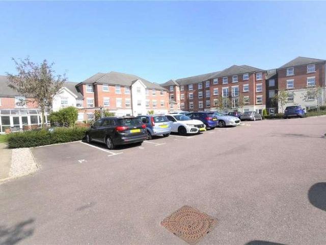 Flat for sale in Ongar, Epping