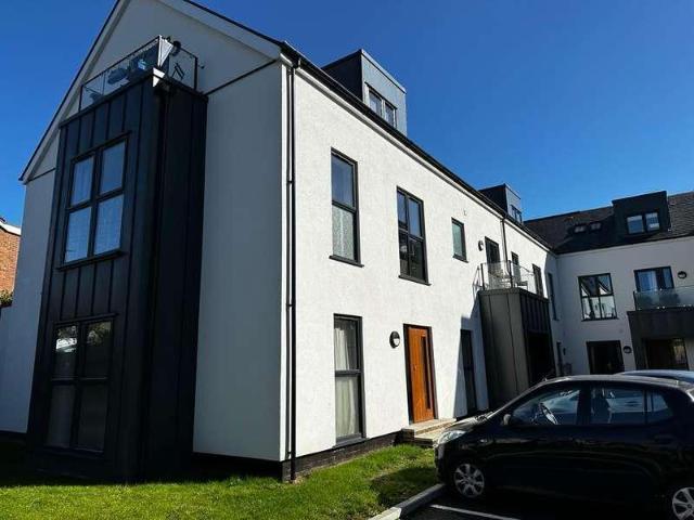 Flat for sale in Pachesham Park, Surrey