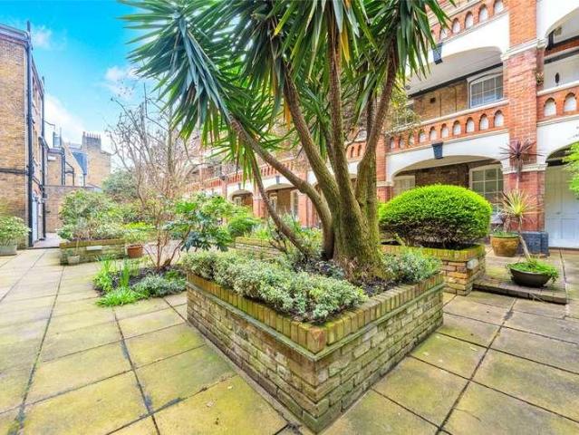 Flat for sale in St. John's Wood, Greater London