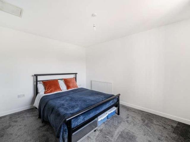 Flat for sale in Reading