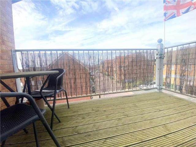Flat for sale in East Cowes, Isle Of Wight