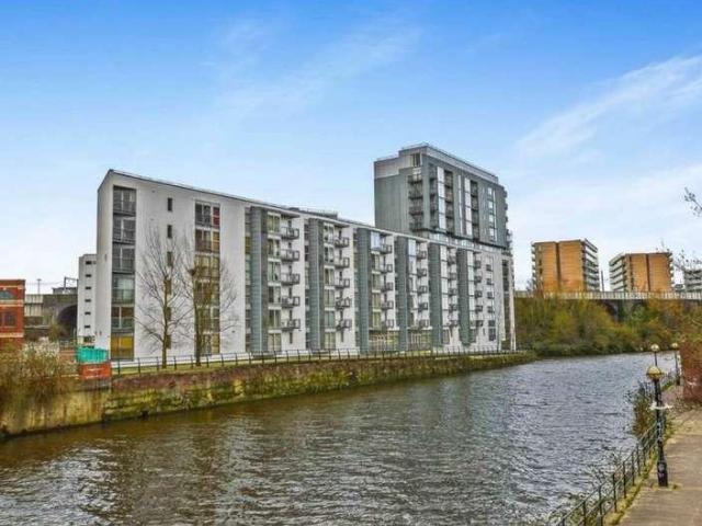 Flat for sale in Hulme, Georgia